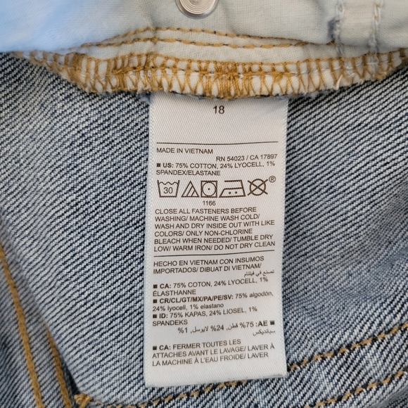 Old Navy Extra High-Rise Sky-Hi Wide Leg Cut Off Blue Jeans Womens Size 18 Flare - Picture 11 of 11